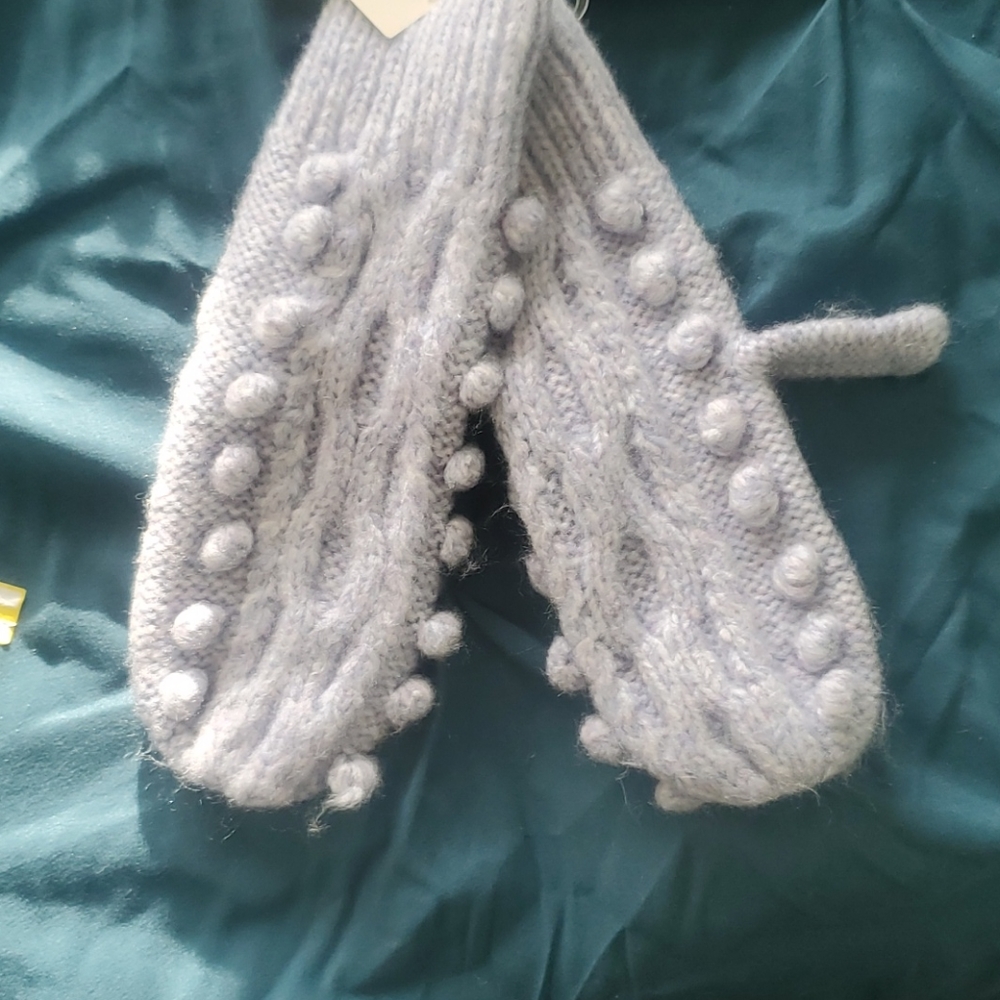 Light purple mittens